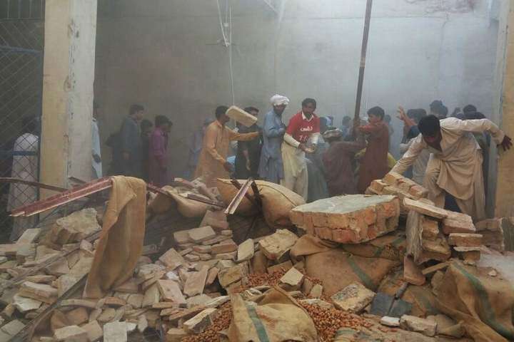 У Пакистані на складі обвалився дах: 13 загиблих