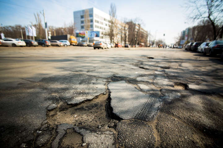 Як виглядає вулиця Дегтярівська за рік після ремонту на 2 млн грн (шокуючі фото)