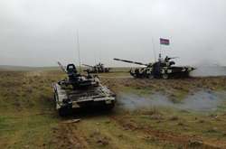 Танки Т-90С азербайджанської армії на навчаннях
