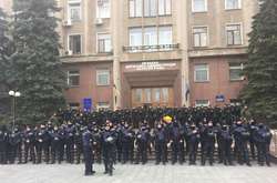 В Николаеве здание ОГА взяли под усиленную охрану (фото)