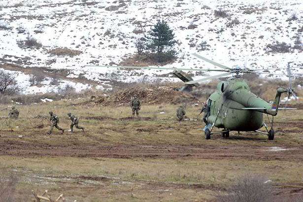 Сербія проводить військові навчання біля Косова