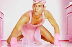 Ученые рассказали, как уборка влияет на качество сексуальной жизни супругов