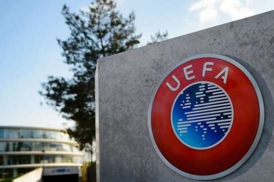 ФФУ подала скаргу в УЄФА на використання фанатами «Роми» «прапора» «ДНР»