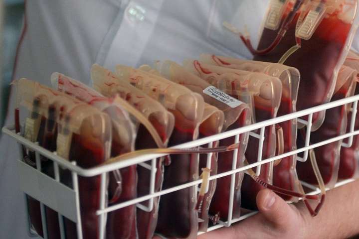 В Україні донорську кров часто застосовують не за призначенням - експерт