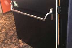 В цивилизованных странах такие двери устанавливаются всюду, где это необходимо