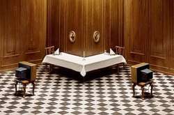 Фотограф висміює сучасне суспільство філософськими мініатюрами. Добірка робіт