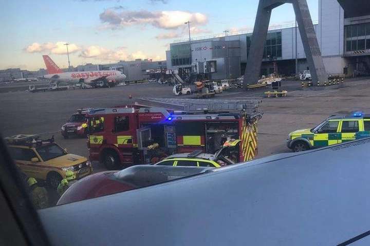 Літак російської авіакомпанії проїхав по нозі працівника аеропорту в Лондоні