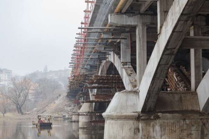 Як проходить реконструкція Київського мосту (фото)