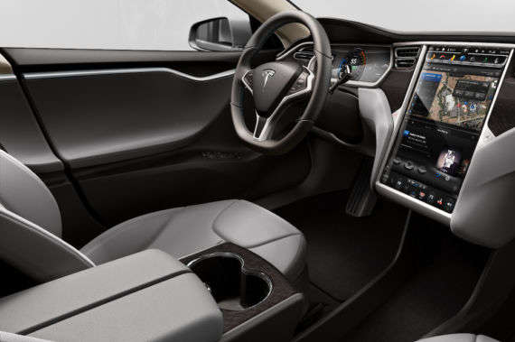 Tesla відкликає 123 тисячі автівок через корозію деталей керма 