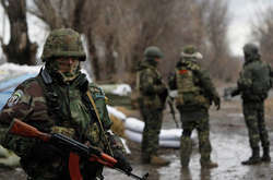 На Донбасі троє військових зазнали поранень 