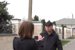 Харківська поліція не побачила злочину в нападі на журналістів під резиденцією партнера Авакова і приховувала закриття справи