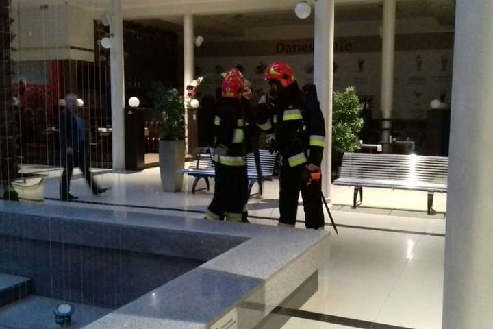 У Вінниці рятувальники ліквідували умовну пожежу у торговельному центрі