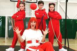 Светлана Тарабарова с героями передачи «Круче всех»