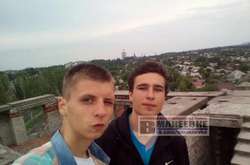 Влад на фото праворуч