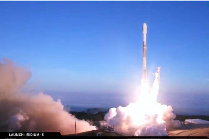 SpaceX запустила ракету із десятьма супутниками