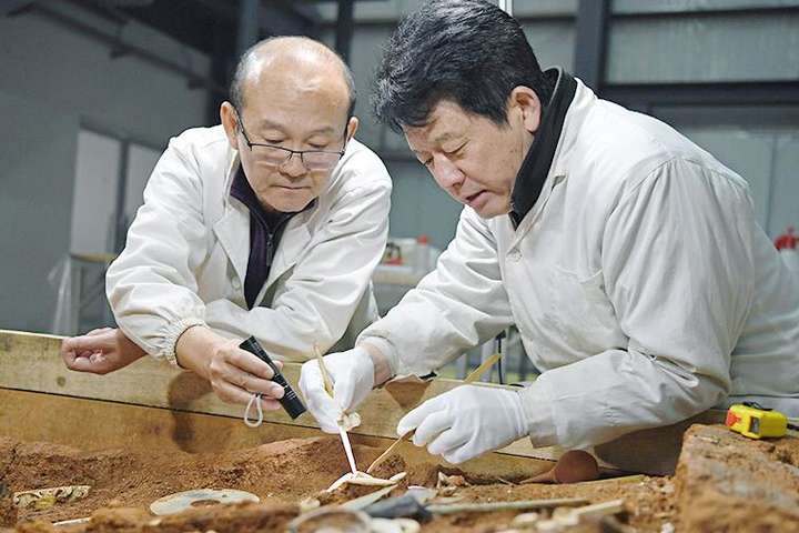 Китайські археологи знайшли пів тисячі стародавніх артефактів