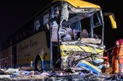 У Німеччині туристичний автобус зіткнувся з вантажівкою, є жертви