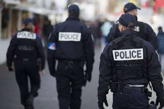 Француз, назвавшись терористом, намагався задавити перехожих