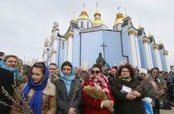 Віряни зібралися біля Михайлівського Золотоверхого монастиря