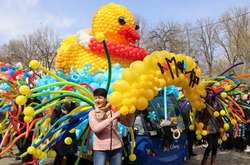 Танцы народов мира, мотоциклы и билеты на Марс: Одесса празднует Юморину