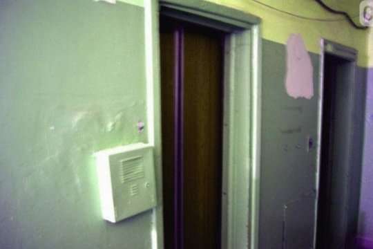 У Києві на Троєщині обірвався ліфт у житловому будинку: є постраждалий 