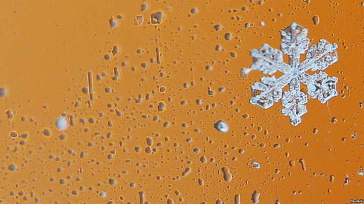 Учені NASA вперше візуалізували процес танення сніжинки