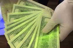 На Хмельниччині СБУ викрила на хабарі секретаря суду