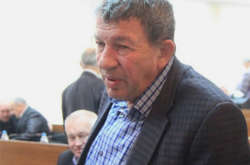 Батько Гройсмана задекларував «скромну» пенсію і готівку на десятки мільйонів гривень