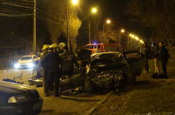 В лобовом ДТП в Мариуполе погибли три человека