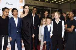 Анджелина Джоли с детьми