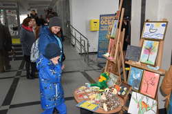 У міській раді Вінниці відкрилась виставка робіт дітей з аутизмом