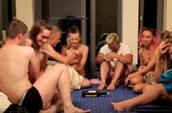 Київський прокурор знявся голяка заради 200 тисяч гривень і отримав догану