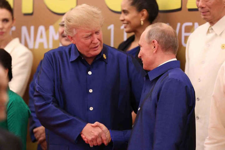 У Кремлі запевняють, що Трамп запропонував Путіну зустрітися у Білому домі
