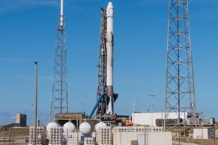 SpaceX запустила ракету Falcon 9 з космічним кораблем Dragon