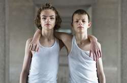 Как две капли воды: Американский фотограф снял более 40 портретов близнецов