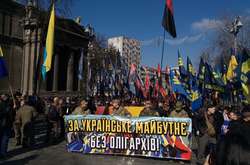 В Киеве националисты проводят марш против олигархов