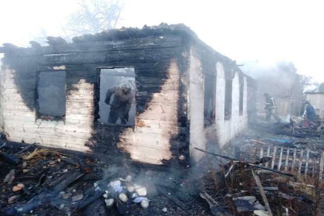 В страшном пожаре на Житомирщине мать спасла троих детей, двое погибли 