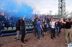 Фанати «Динамо» розповіли свою версію, чому виникли сутички з поліцією у Маріуполі (відео)