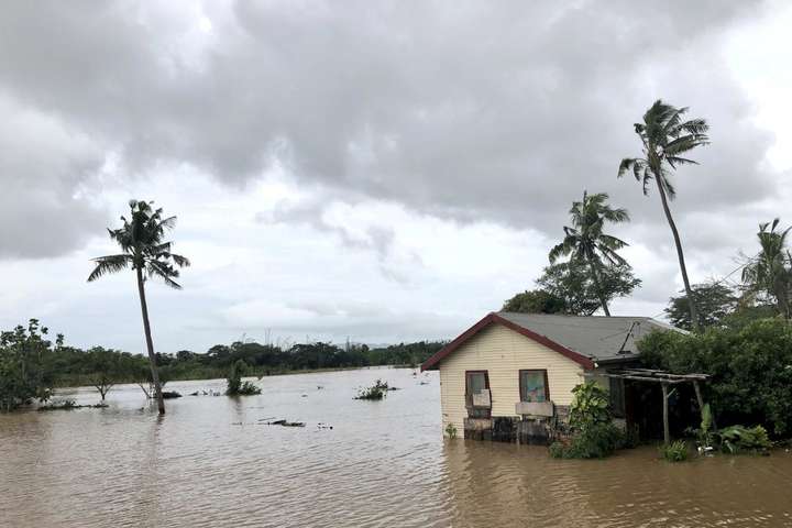Ураган на Фіджі забрав життя чотирьох людей, розпочата евакуація