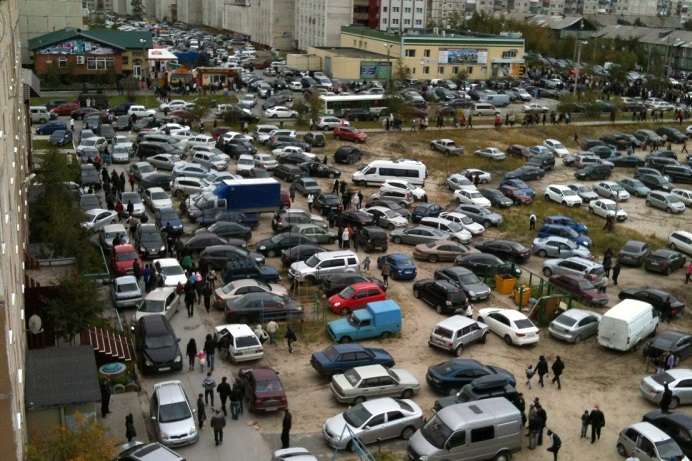 Уряд розпочинає боротьбу з хаотичним паркуванням у дворах будинків