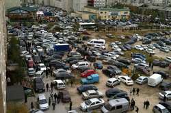 Уряд розпочинає боротьбу з хаотичним паркуванням у дворах будинків