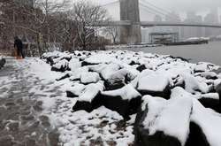 Жителей Нью-Йорка удивил апрельский снегопад (фото)