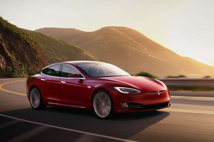 Tesla випустила рекордну кількість електромобілів
