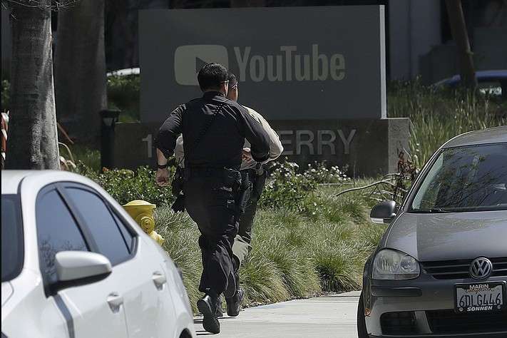 Поліція після стрілянини повністю обстежила штаб-квартиру YouTube у Каліфорнії