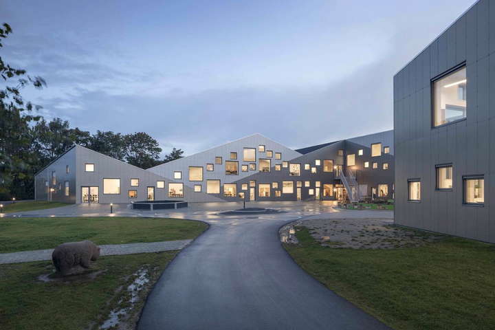 Фантастичні фото школи майбутнього, побудованої у Данії