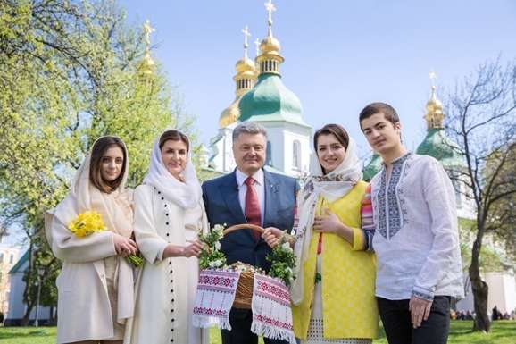 Стало відомо, як Порошенко вітатиме українців з Великоднем