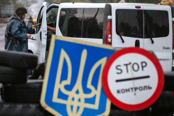 Під кулями за грошима: як жителі окупованого Донбасу отримують українські пенсії