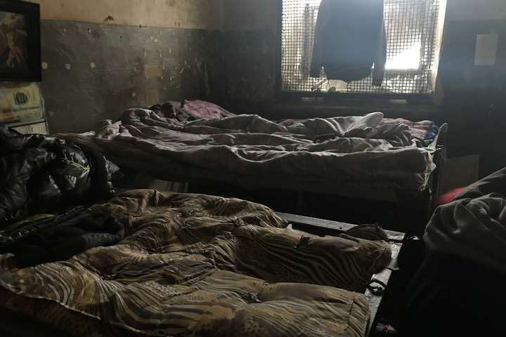 У деяких камерах Лук’янівського СІЗО в’язні сплять по черзі (шокуючі фото)