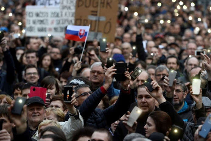 Тисячі словаків хочуть відставки голови поліції через вбивство журналіста