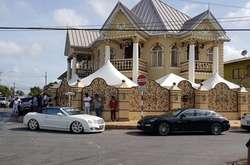 На Карибах кримінального авторитета кремували у труні вартістю $50 тисяч